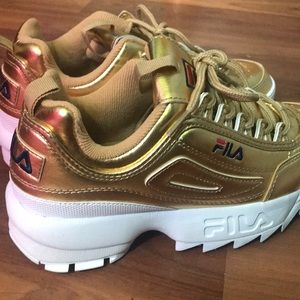 Great condition filas worn once! 😊 7 1/2